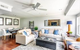 Walk To Broadway Charming Modern Historic Townhome